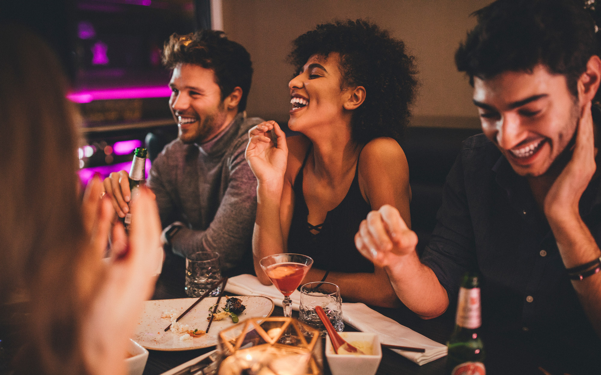 femme au restaurant